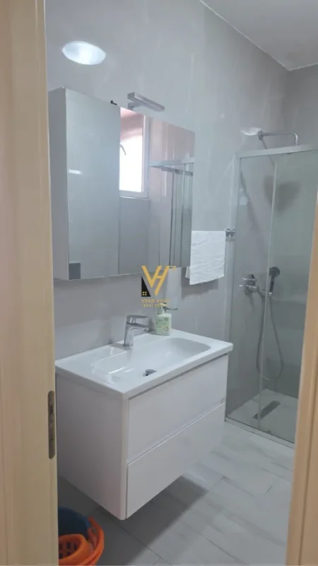 Tirane, jepet me qera apartament 2+1+Ballkon Kati 5, 100 m² 1.200 € (RRUGA E ELBASANIT)