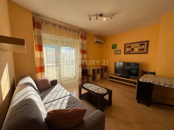 Tirane, jepet me qera apartament 1+1 Kati 6, 68 m² 600 € (Pazari Ri)