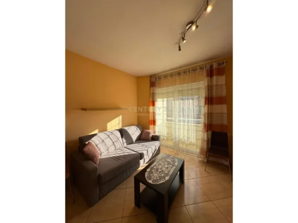 Tirane, jepet me qera apartament 1+1 Kati 6, 68 m² 600 € (Pazari Ri)