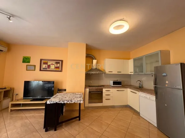Tirane, jepet me qera apartament 1+1 Kati 6, 68 m² 600 € (Pazari Ri)