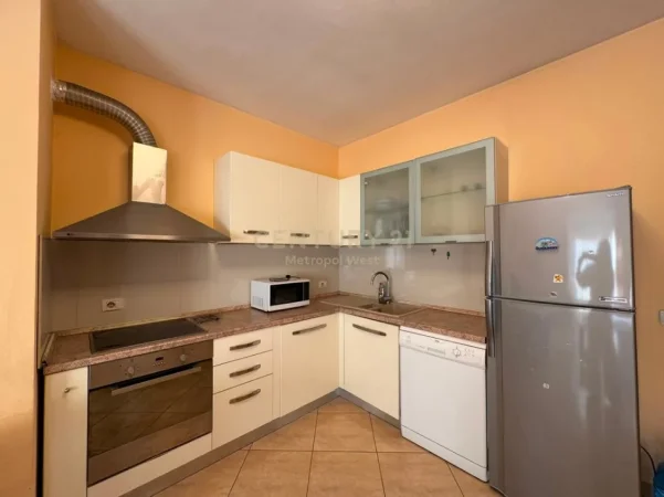 Tirane, jepet me qera apartament 1+1 Kati 6, 68 m² 600 € (Pazari Ri)