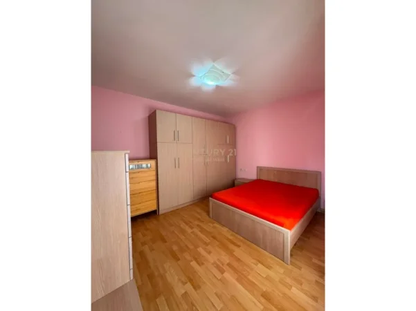 Tirane, jepet me qera apartament 1+1 Kati 6, 68 m² 600 € (Pazari Ri)