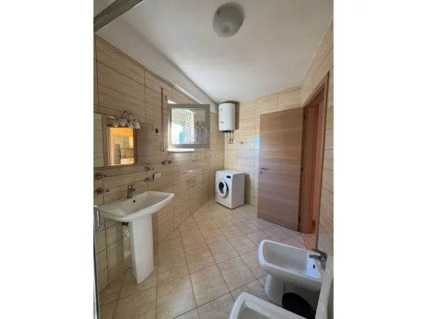 Tirane, jepet me qera apartament 1+1 Kati 6, 68 m² 600 € (Pazari Ri)