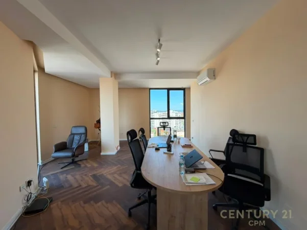 Tirane, jepet me qera zyre Kati 12, 104 m² 950 € (Golden Tower)