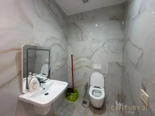 Tirane, jepet me qera zyre Kati 12, 104 m² 950 € (Golden Tower)
