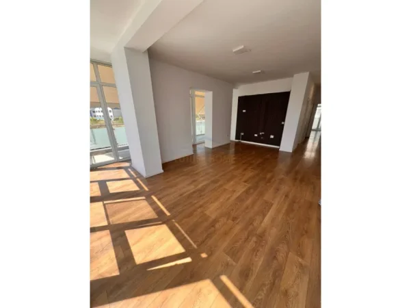 Qera, Apartament 3+1+2, Komuna Parisit Kika 2 0696069906
