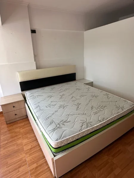 Tirane, shitet apartament 1+1+Aneks+Ballkon Kati 2, 43 m² 95.000 € (laprake , rruga dritan hoxha , spitali ushtarak , ish dogana)