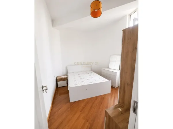Tirane, jepet me qera apartament 1+1 Kati 2, 58 m² 450 € (kopshti botanik)