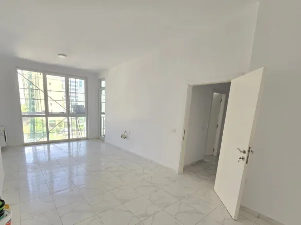 Tirane, jepet me qera zyre Kati 2, 111 m² 1.050 € (Pranë Square 21, Rruga Muhedin Llagami)