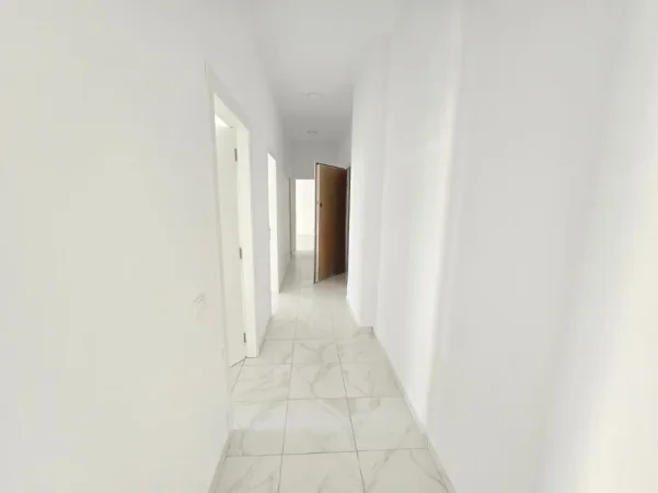 Tirane, jepet me qera zyre Kati 2, 111 m² 1.050 € (Pranë Square 21, Rruga Muhedin Llagami)