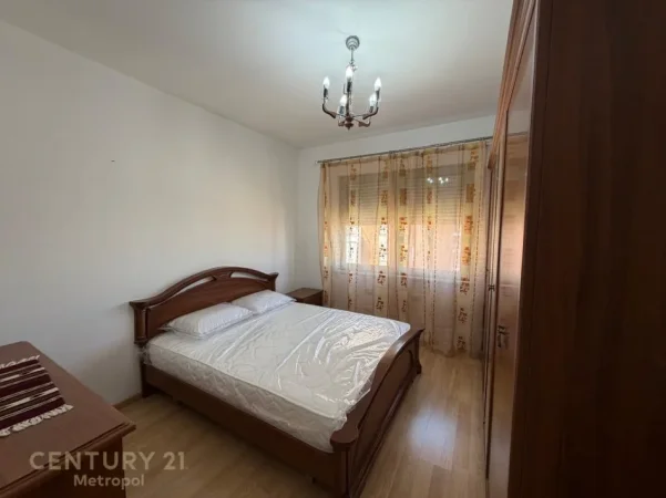 Tirane, jepet me qera apartament 2+1 Kati 5, 93 m² 590 € (oxhaku)