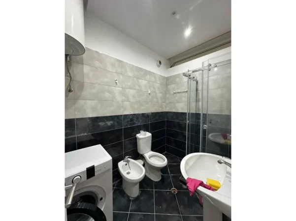 Tirane, jepet me qera apartament 2+1 Kati 7, 90 m² 550 € (astiri)