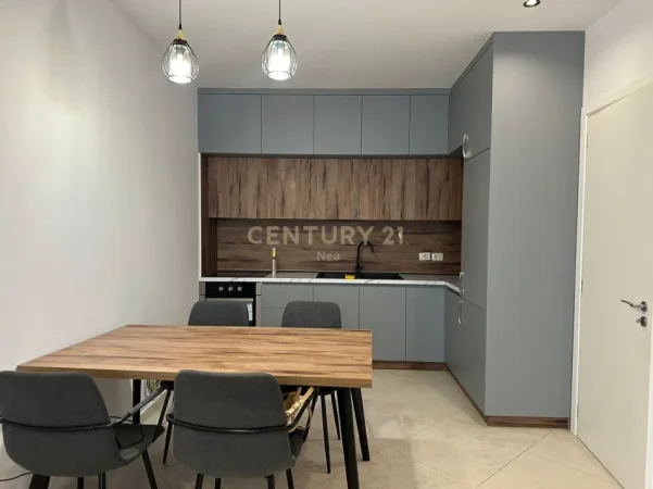 Tirane, jepet me qera apartament 2+1 Kati 7, 90 m² 550 € (astiri)