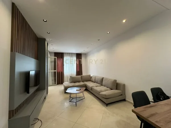 Tirane, jepet me qera apartament 2+1 Kati 7, 90 m² 550 € (astiri)