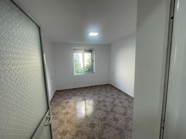 Tirane, jepet me qera apartament 2+1 Kati 3, 73 m² (5 maji)