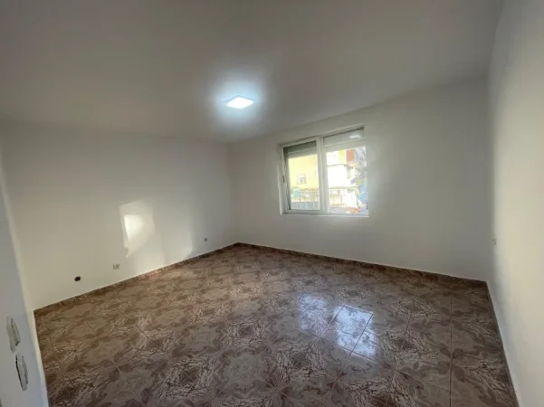 Tirane, jepet me qera apartament 2+1 Kati 3, 73 m² (5 maji)