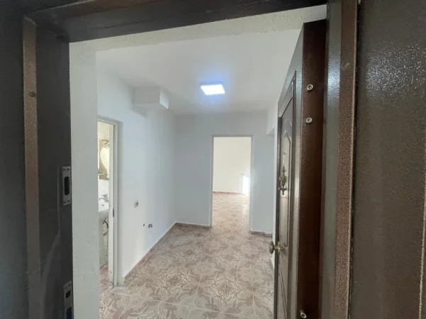 Tirane, jepet me qera apartament 2+1 Kati 3, 73 m² (5 maji)