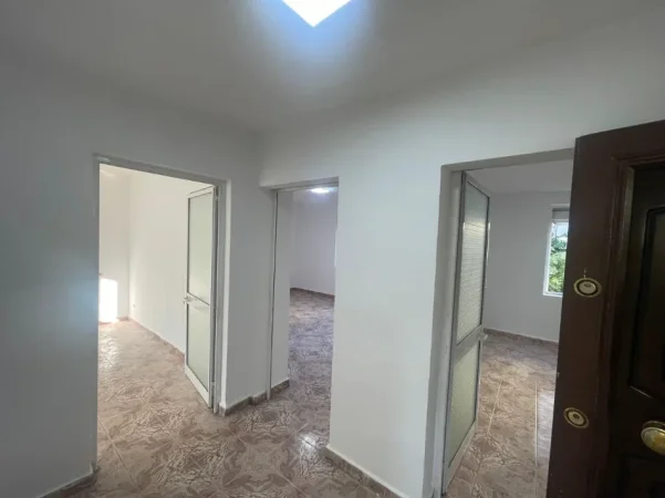 Tirane, jepet me qera apartament 2+1 Kati 3, 73 m² (5 maji)