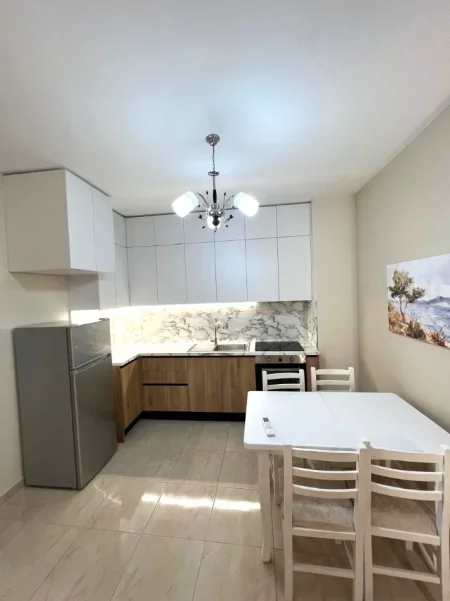 🏡 Shitet Apartament 2+1 i konvertuar ne Astir tek Kompleksi Fratari,   118 milion leke