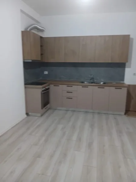 Tirane, jepet me qera apartament 2+1 Kati 4, 109 m² (YZBERISHT)