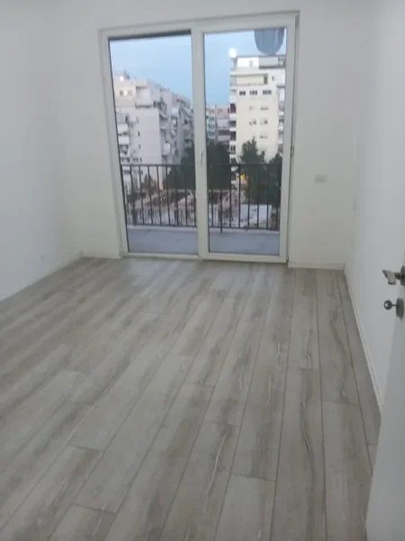 Tirane, jepet me qera apartament 2+1 Kati 4, 109 m² (YZBERISHT)