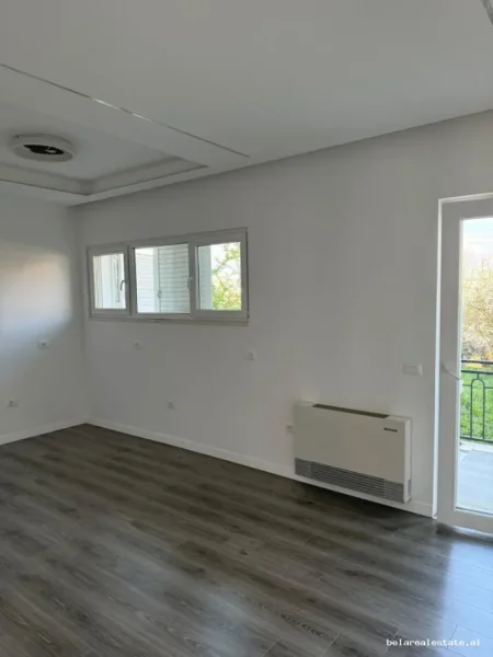 Tirane, jepet me qera Vile 4+1+Ballkon , 722 m² 3.000 € (Seit Bathorja)