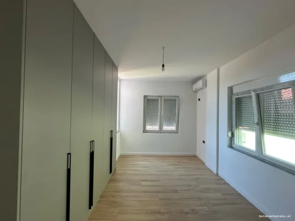 Tirane, jepet me qera Vile 5+1+Ballkon Kati 4, 295 m² 1.500 € (Islam Rusi)
