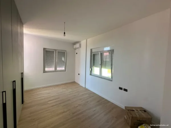 Tirane, jepet me qera Vile 5+1+Ballkon Kati 4, 295 m² 1.500 € (Islam Rusi)