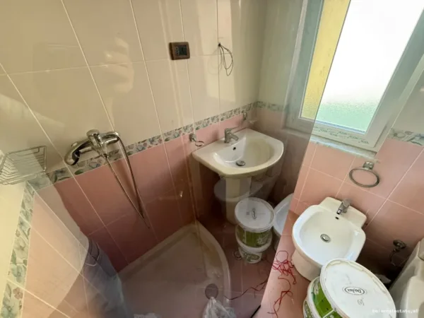 Tirane, jepet me qera Vile 5+1+Ballkon Kati 4, 295 m² 1.500 € (Islam Rusi)