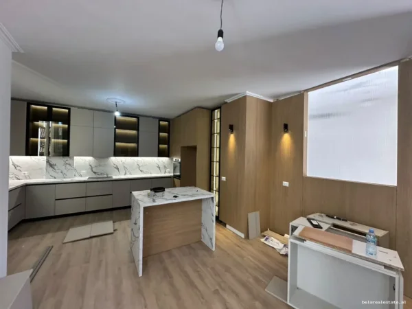 Tirane, jepet me qera Vile 5+1+Ballkon Kati 4, 295 m² 1.500 € (Islam Rusi)