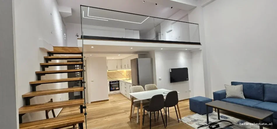 Tirane, jepet me qera apartament duplex 1+1 Kati 1, 75 m² 522 € (Kodra e Diellit)