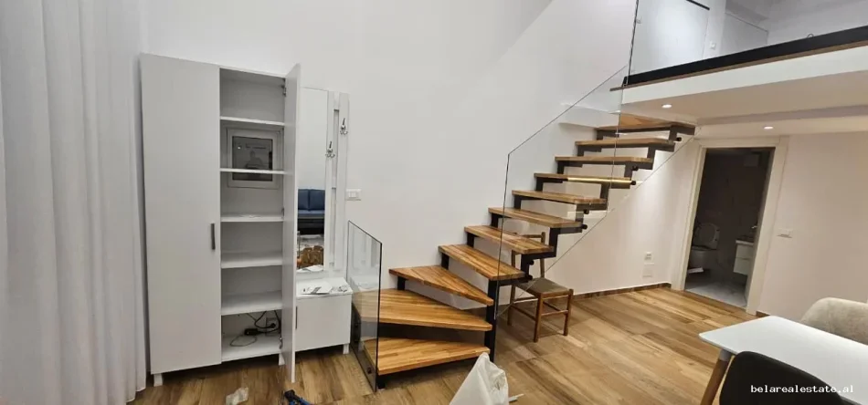 Tirane, jepet me qera apartament duplex 1+1 Kati 1, 75 m² 522 € (Kodra e Diellit)