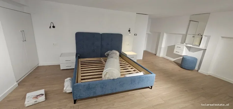 Tirane, jepet me qera apartament duplex 1+1 Kati 1, 75 m² 522 € (Kodra e Diellit)