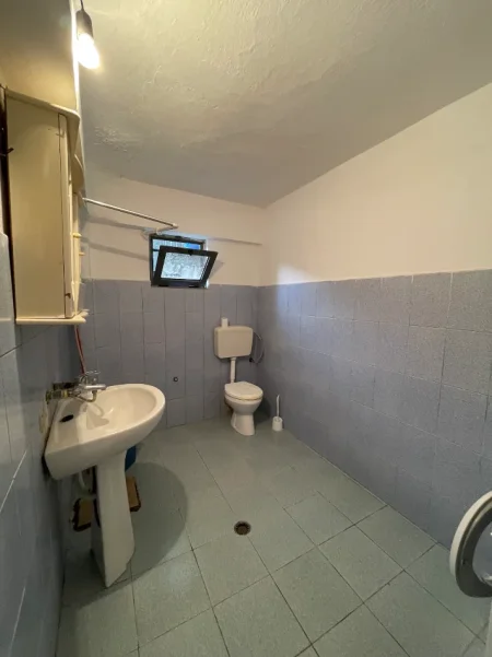 Tirane, jepet me qera apartament 1+1 Kati 1, 52 m² 220 € (Astir)