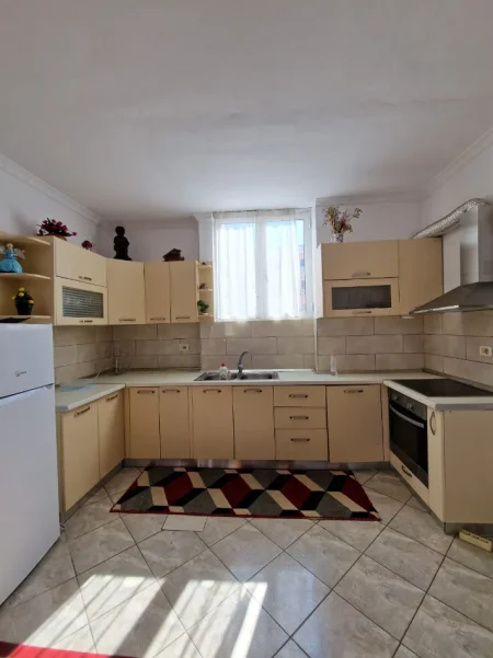Tirane, jepet me qera apartament 2+1+Aneks+Ballkon Kati 5, 100 m² 430 € (PALLATET CABEJ)