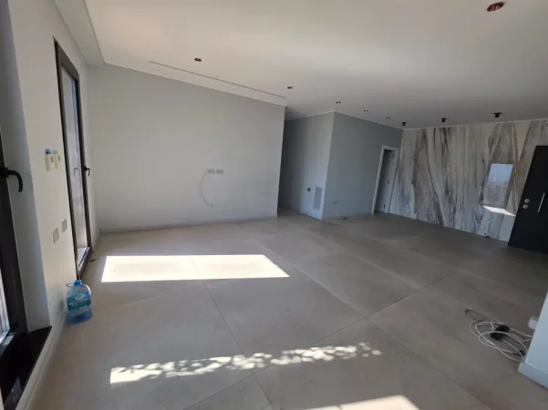 Tirane, jepet me qera zyre Kati 21, 140 m² 2.000 € (Garden Building ,Rruga e Kavajes)