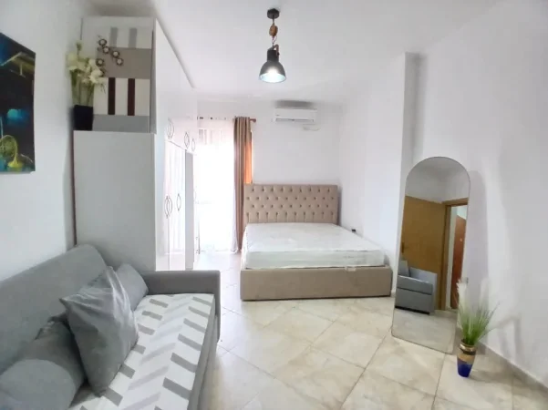 Tirane, jepet me qera garsonier Kati 3, 40 m² 500 € (Rruga e Barrikadave)