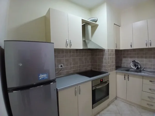 Tirane, jepet me qera garsonier Kati 3, 40 m² 500 € (Rruga e Barrikadave)