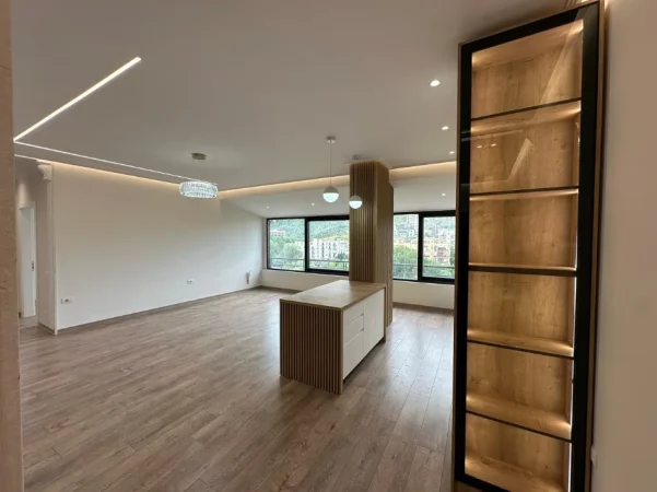 Tirane, shitet apartament 2+1 Kati 4, 106 m² 273.000 € (Liqeni i Thate , Rruga Hamdi Garunja)