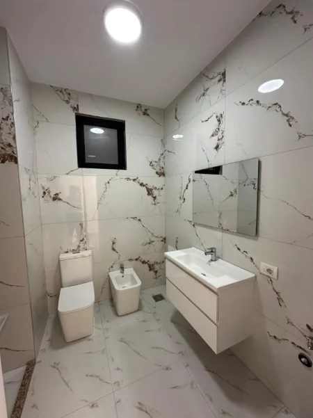 Tirane, shitet apartament 2+1 Kati 4, 106 m² 273.000 € (Liqeni i Thate , Rruga Hamdi Garunja)