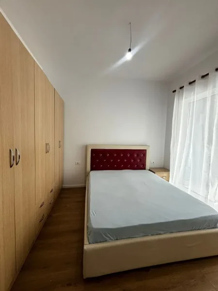 Tirane, jepet me qera apartament 2+1+Ballkon Kati 7, 111 m² 450 € (Ali Demi)