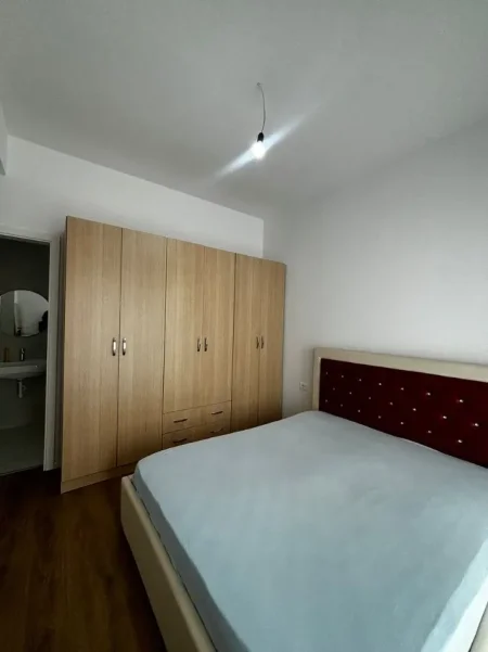 Tirane, jepet me qera apartament 2+1+Ballkon Kati 7, 111 m² 450 € (Ali Demi)