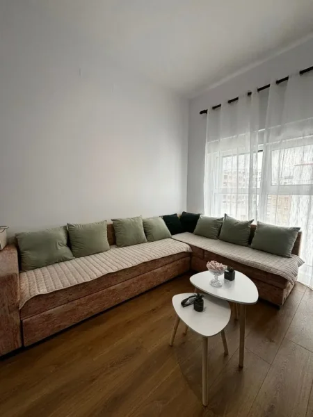 Tirane, jepet me qera apartament 2+1+Ballkon Kati 7, 111 m² 450 € (Ali Demi)