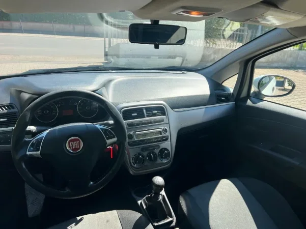 Durres, japim me qera makine Fiat grande punto Benzin, e bardhë manuale Kondicioner 182.056 km,  25 €