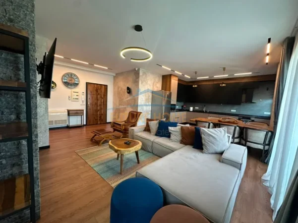 Tirane, jepet me qera apartament 2+1+Ballkon , 200 m² (Prane Kompleksit Delijorgji)