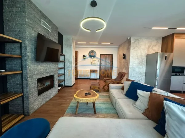 Tirane, jepet me qera apartament 2+1+Ballkon , 200 m² (Prane Kompleksit Delijorgji)