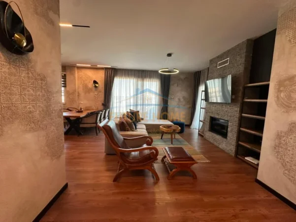 Tirane, jepet me qera apartament 2+1+Ballkon , 200 m² (Prane Kompleksit Delijorgji)