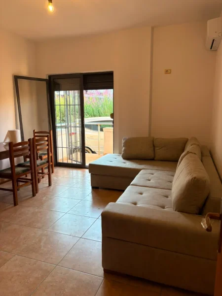 Apartament 1+1 me qira ditore në Golem – Vetëm 70 m nga deti