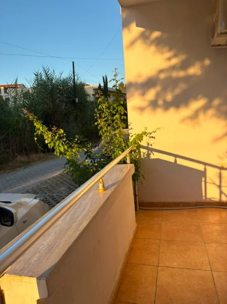 Apartament 1+1 me qira ditore në Golem – Vetëm 70 m nga deti