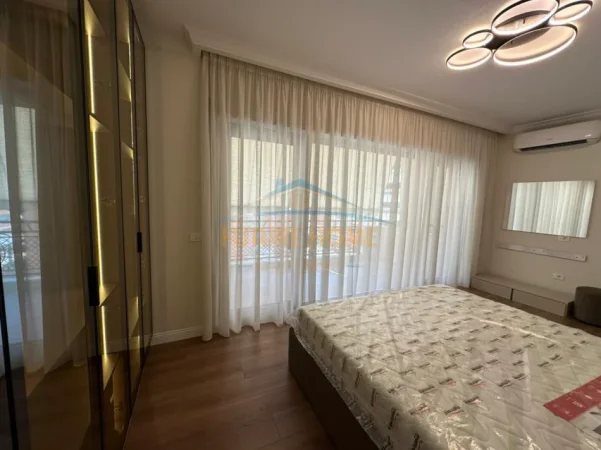 Tirane, jepet me qera apartament 2+1+Ballkon Kati 3, 121 m² 1.400 € (Kompleksi Delijorgji)